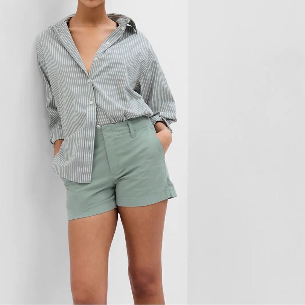 GAP Ladies chino shorts 16R Pacific Mist